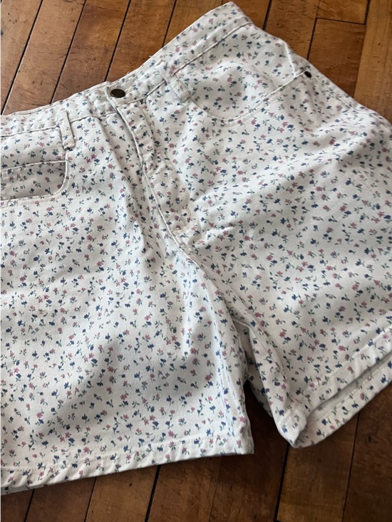 Vintage floral Pants - Vintage not guilty USA White Floral High-Rise Shorts